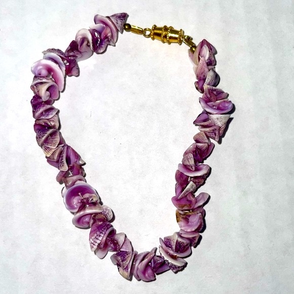 EUC 1970’s boho genuine shell bracelet from Hawaii, purple, gold-tone closure - Picture 3 of 3